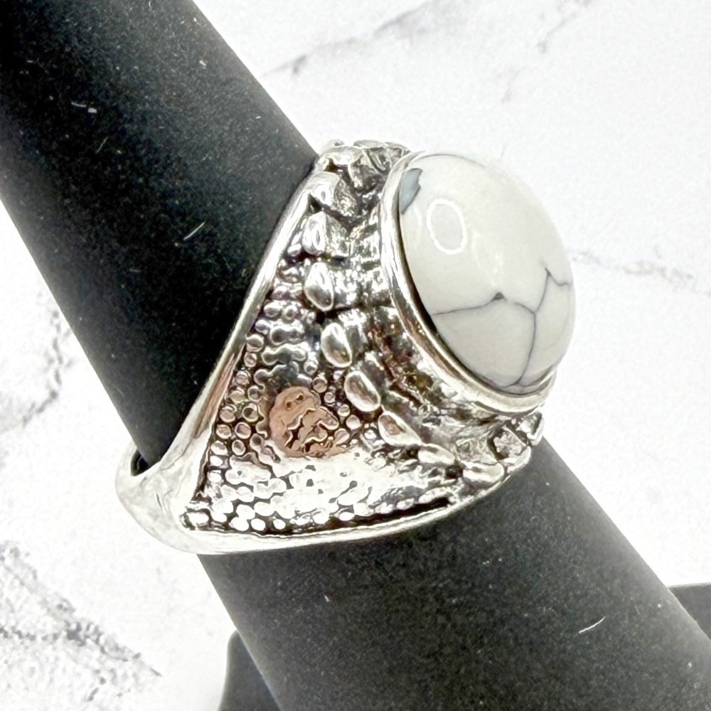 Silver Tone White Marbled Cabochon Statement Ring Size 6 Artisan Made See VIDEO - Picture 3 of 6